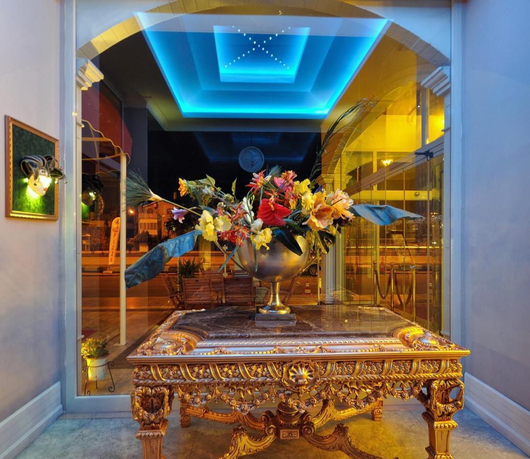 Grand Atakum Hotel Samsun Esterno foto